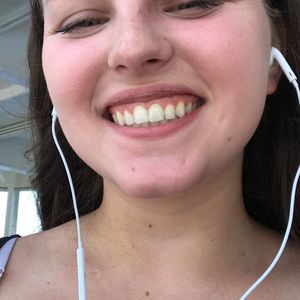 Meet your Posher, Caitlin